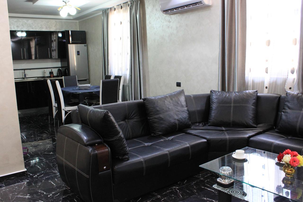 Makos Guest House Kutaisi Ngoại thất bức ảnh