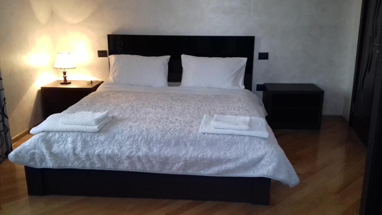 Makos Guest House Kutaisi Phòng bức ảnh