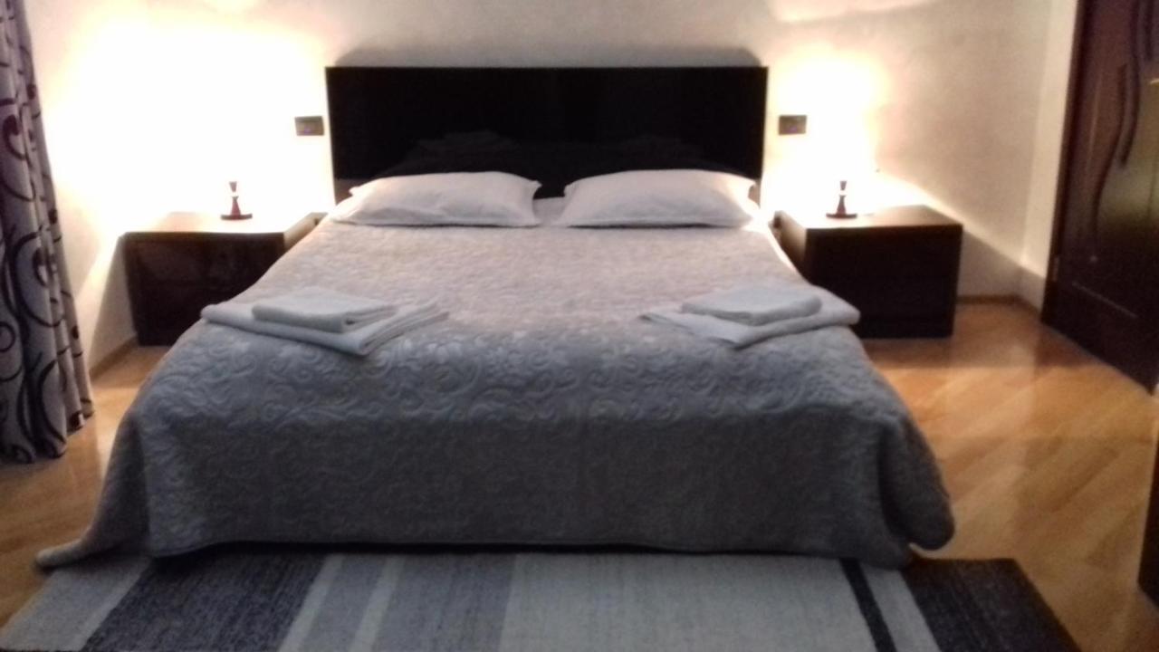 Makos Guest House Kutaisi Ngoại thất bức ảnh